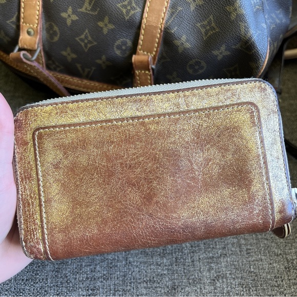 EUC CHLOE ZIP AROUND LONG WALLET💋 - Picture 2 of 13